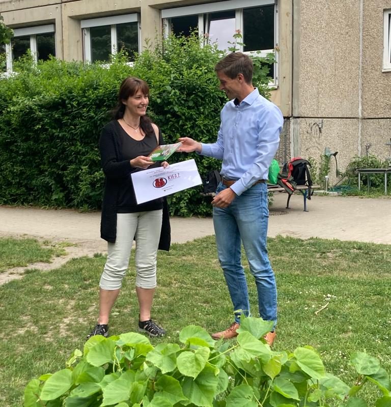 2022 05 23 KiFaZ Guetesiegeluebergabe - FiZ Leipzig