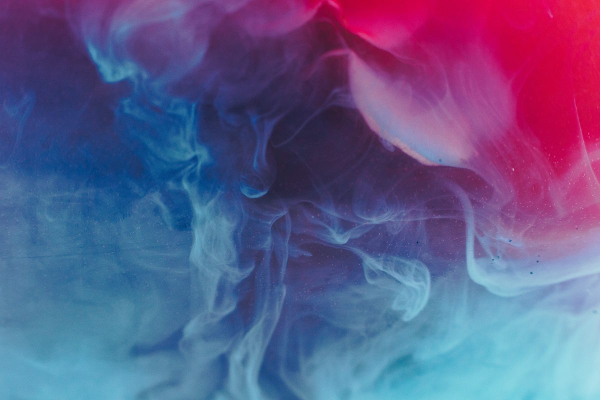 Das Bild zeigt vermischte Farben von dunklem Violett über blau, türkis bis pink als Ersatz für ein Personen-Foto.