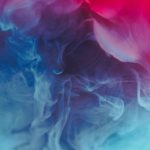 Das Bild zeigt vermischte Farben von dunklem Violett über blau, türkis bis pink als Ersatz für ein Personen-Foto.