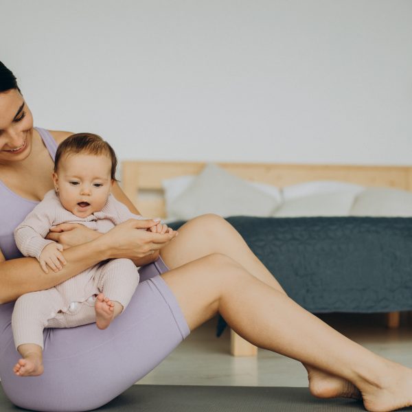 mother with her baby daughter practice yoga home - FiZ Leipzig