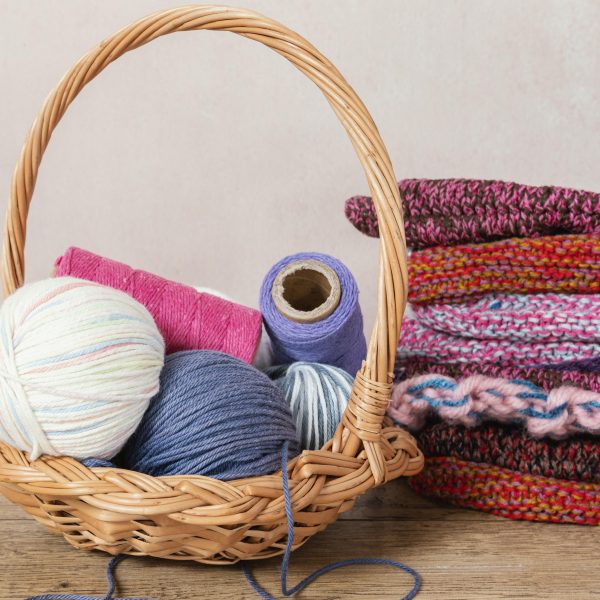 basket with wool knitting needles - FiZ Leipzig