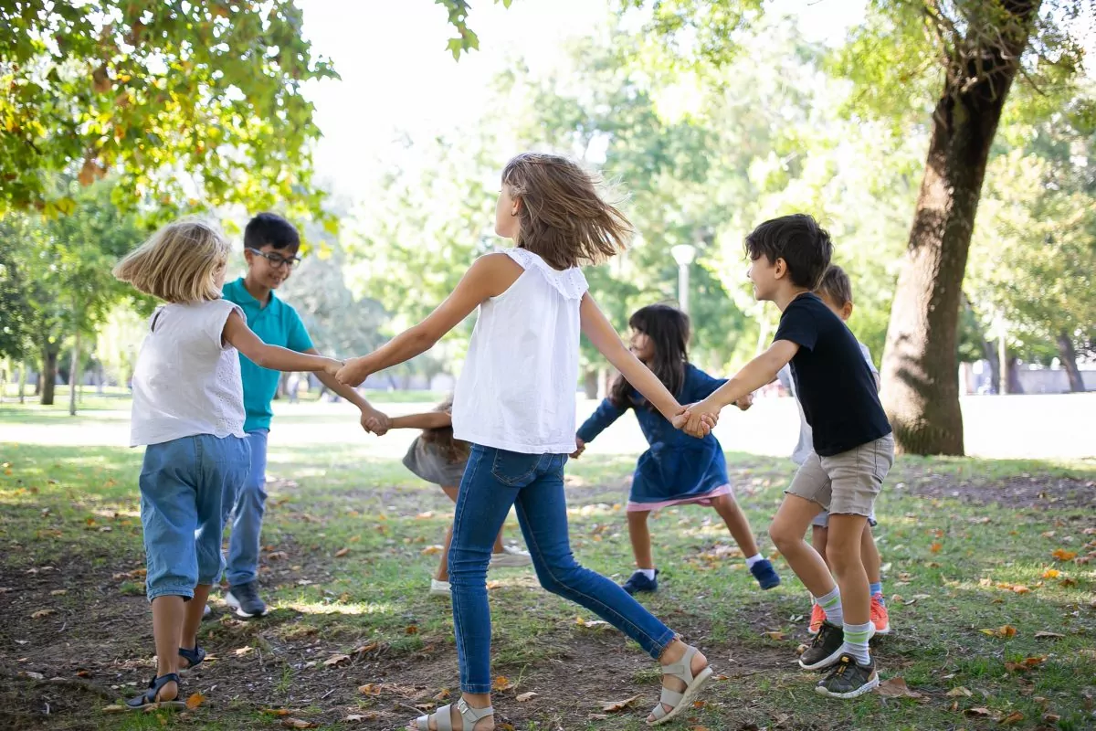 group children holding hands dancing around enjoying outdoor activities having fun park kids party friendship concept - FiZ Leipzig