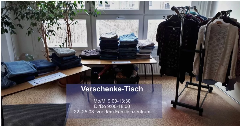 Verschenke-Tisch vor dem Familienzentrum Paunsdorf - FiZ Leipzig 2021 03 22 verschenketisch paunsdorf - FiZ Leipzig